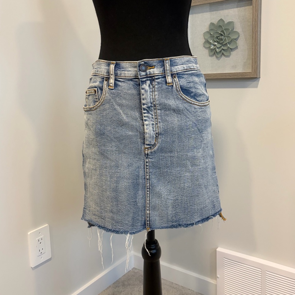 Aritzia Wilfred Free Vintage Light Blue ‘Tanit’ Raw Hem Denim Mini Skirt